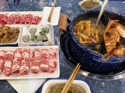 Ma Lu Bian Bian 马路边边 Hot Pot